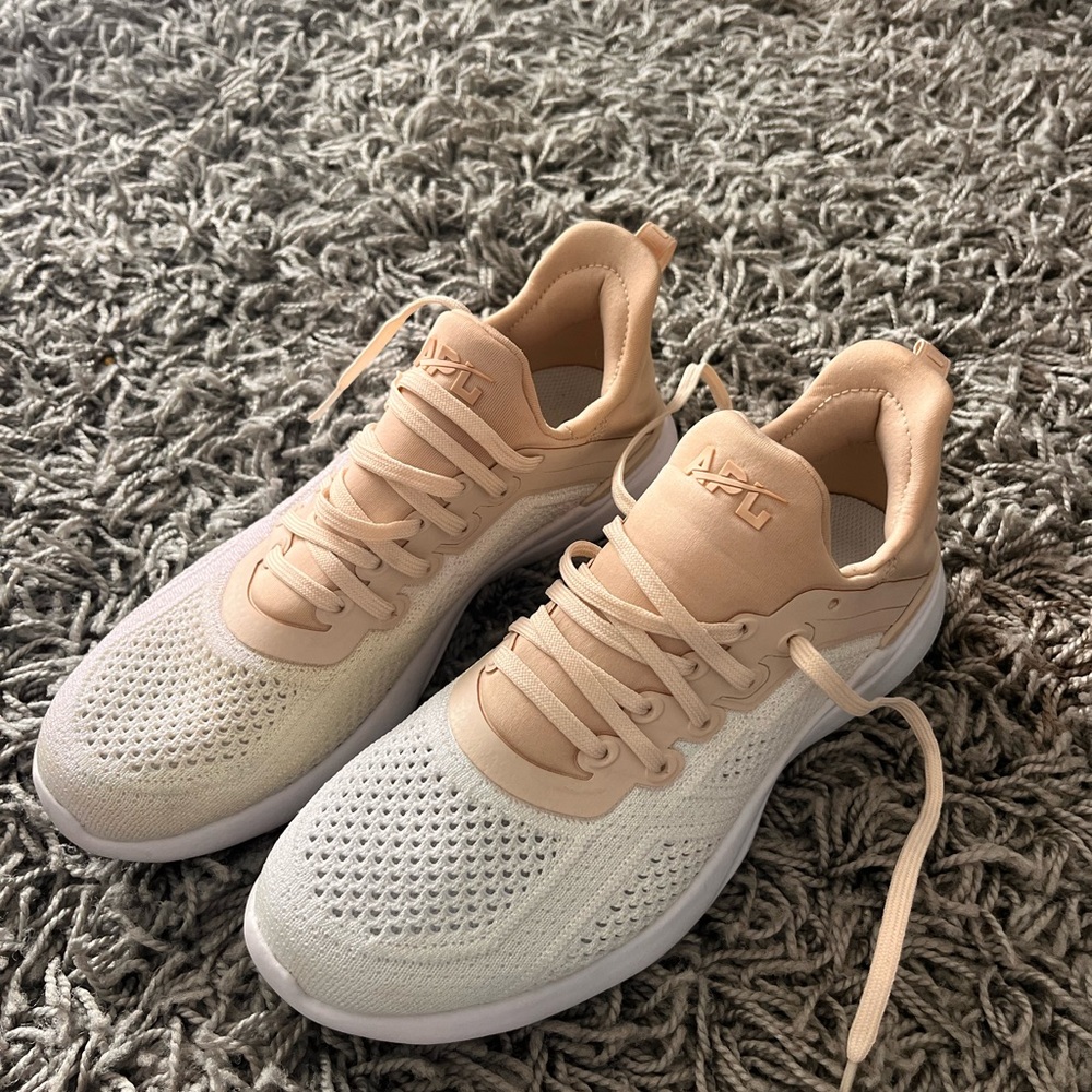 APL Women's Cream and Tan Sneakers